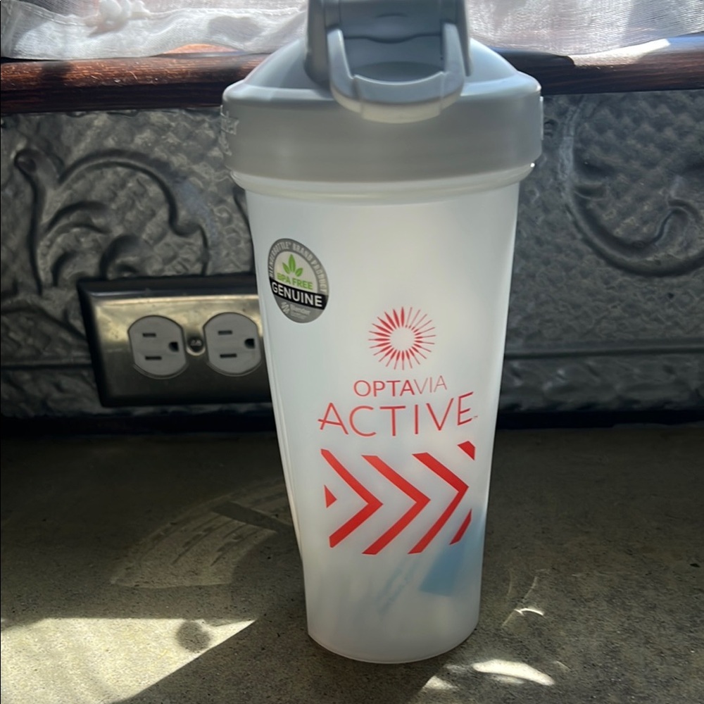 NWT Optavia Active White and Red Shaker Bottle